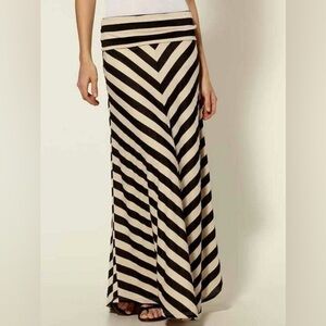 GAP NWOT Beige & Navy Striped Folding Waist Maxi Skirt Women’s Size Small